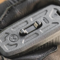 Magpul pohmatová botka Tactile Lock-Plate pro zásobníky PMAG M3 5.56x45/.300BLK, typ 2 (5 ks) - šedá